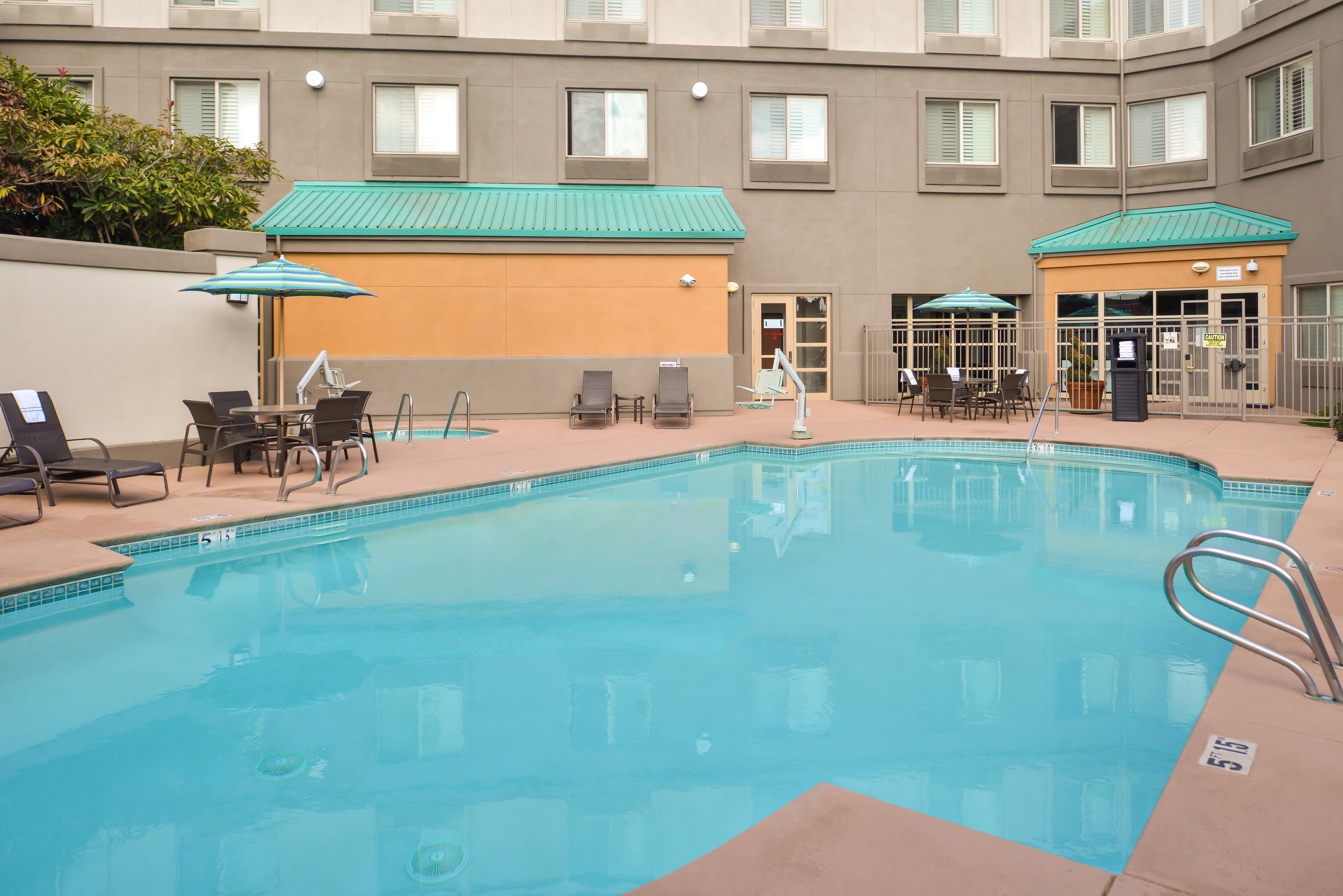 Holiday Inn Express & Suites Elk Grove Central - Hwy 99 By Ihg Exterior foto